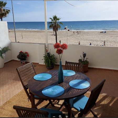 Amazing Frontal Beach Apartment #Traveller'S Awards2023 Cadiz Bagian luar foto