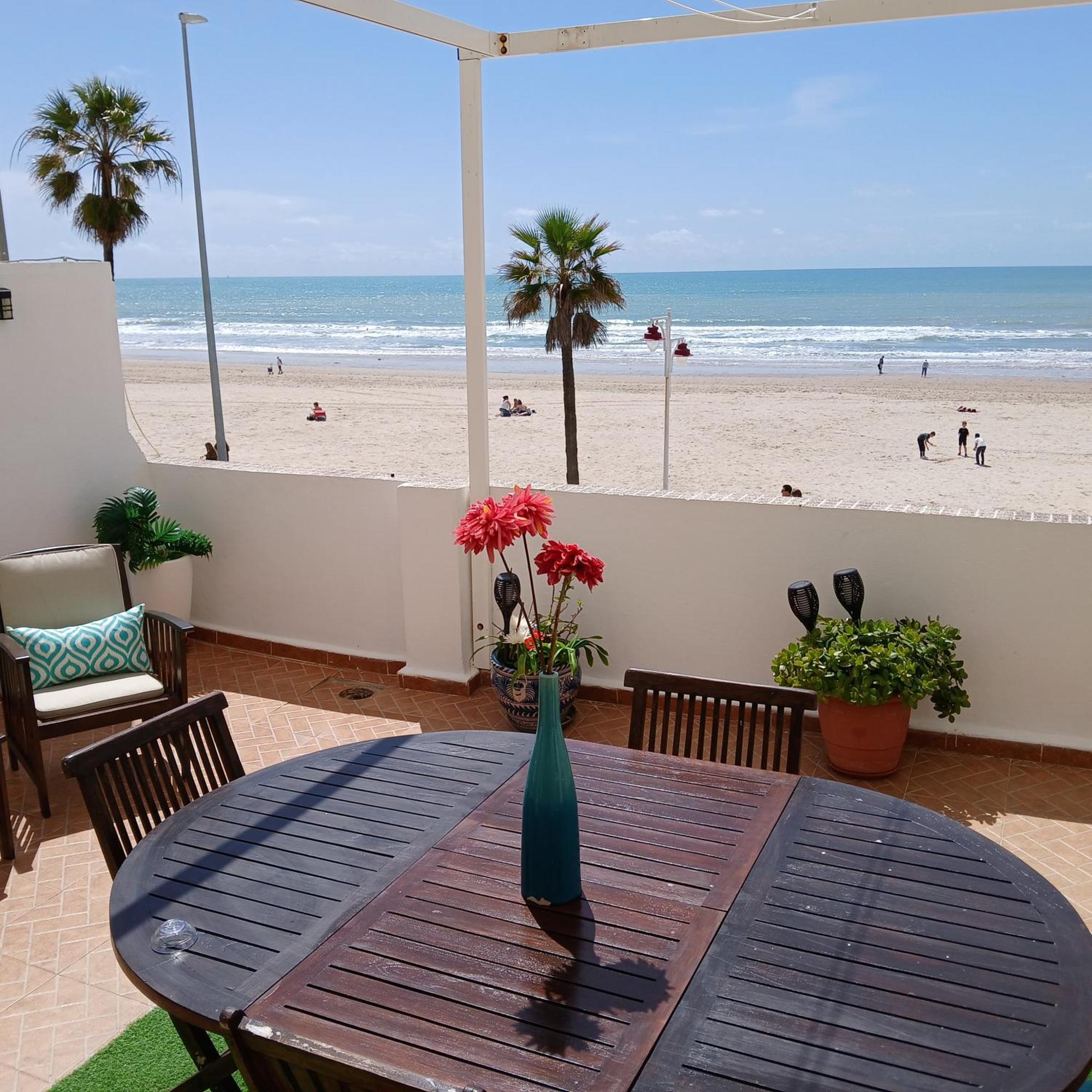 Amazing Frontal Beach Apartment #Traveller'S Awards2023 Cadiz Bagian luar foto