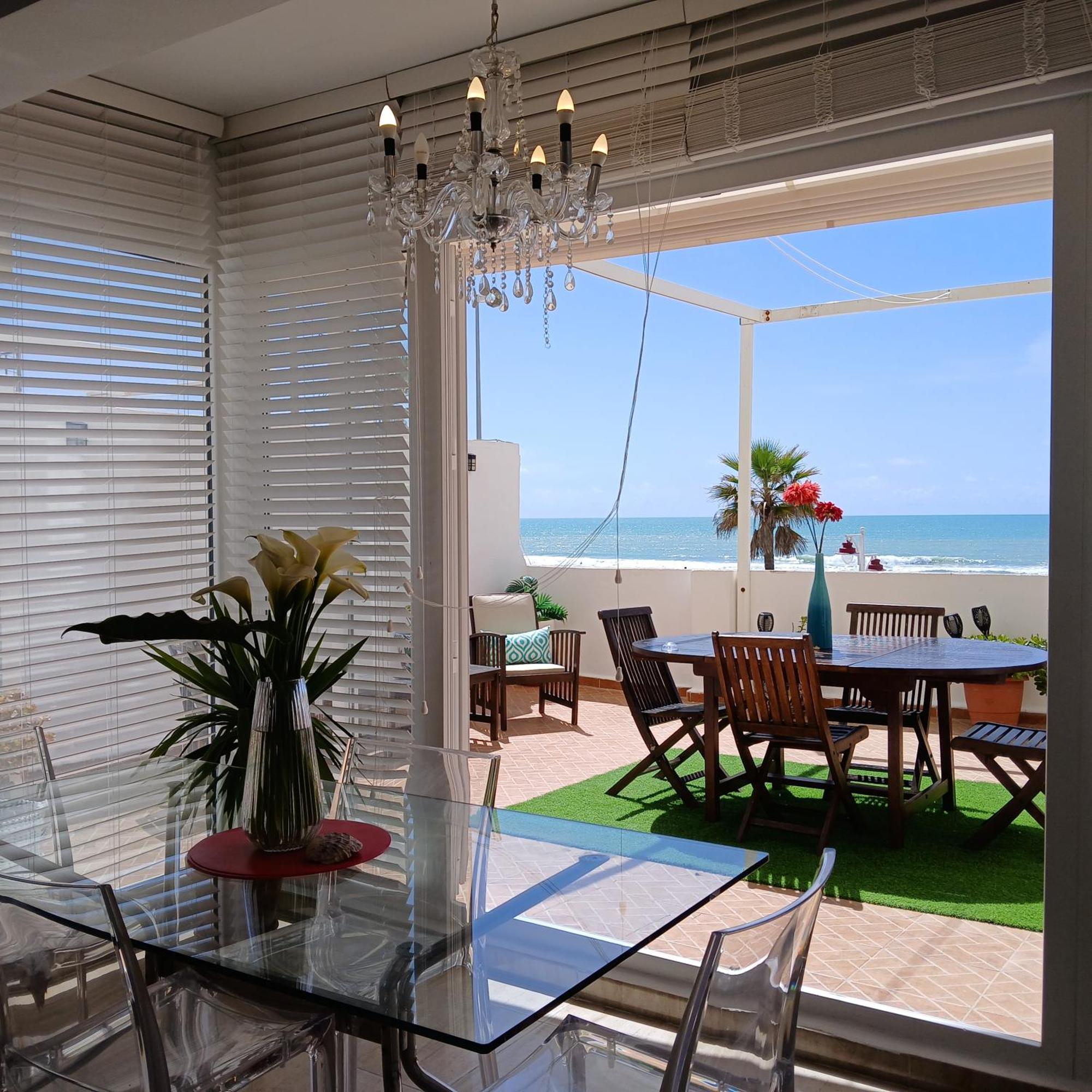 Amazing Frontal Beach Apartment #Traveller'S Awards2023 Cadiz Bagian luar foto