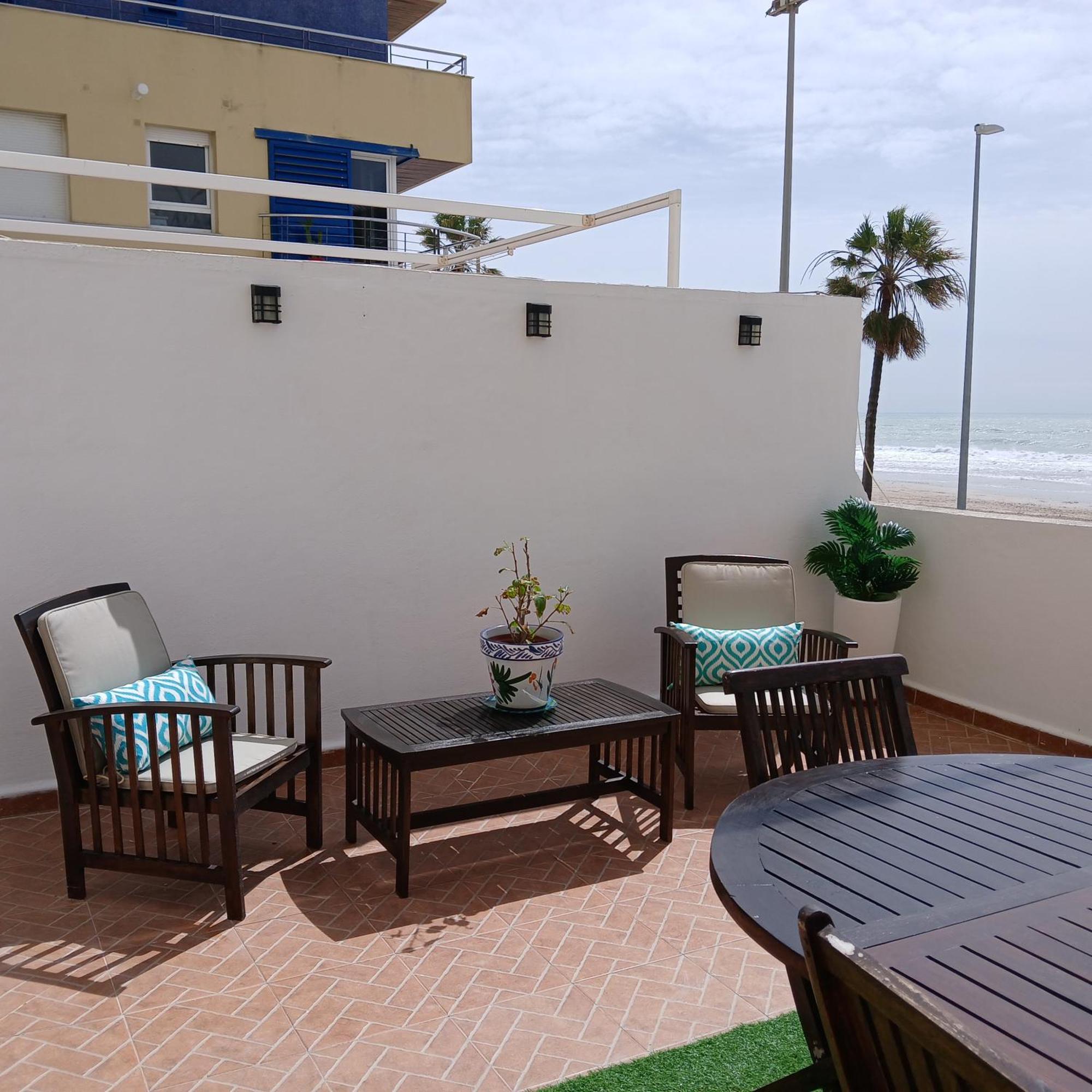 Amazing Frontal Beach Apartment #Traveller'S Awards2023 Cadiz Bagian luar foto
