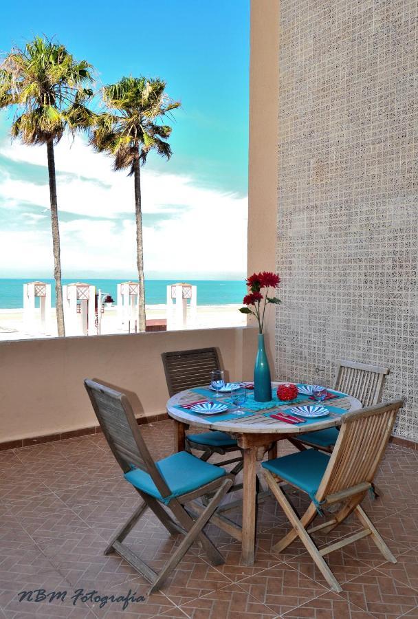 Amazing Frontal Beach Apartment #Traveller'S Awards2023 Cadiz Bagian luar foto